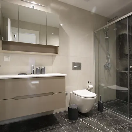 Urban Oasis 16th Floor Penthouse, Center, Free Private Parking *