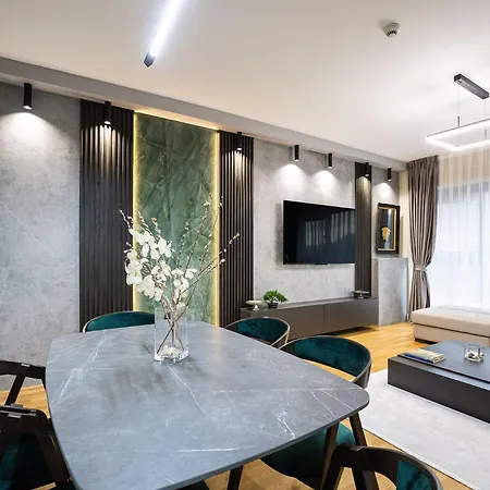 Urban Oasis 16th Floor Penthouse, Center, Free Private Parking *