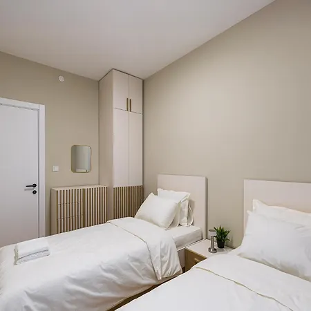 Urban Oasis 16th Floor Penthouse, Center, Free Private Parking