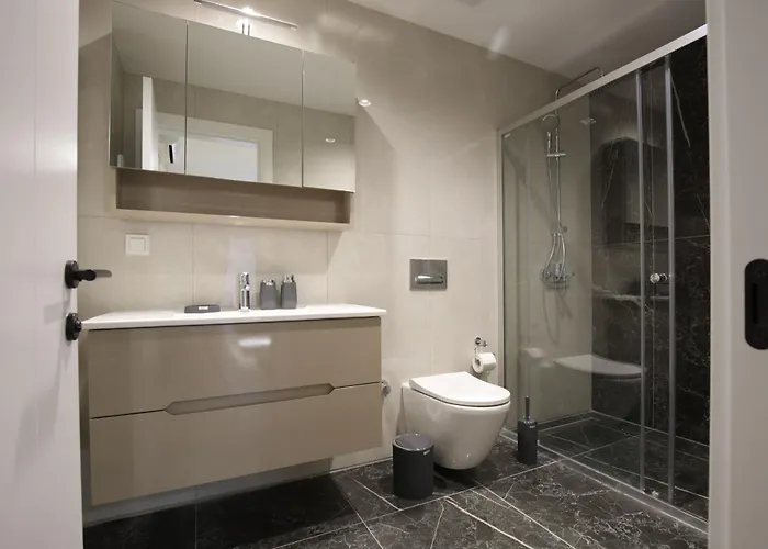 Urban Oasis 16th Floor Penthouse, Center, Free Private Parking *