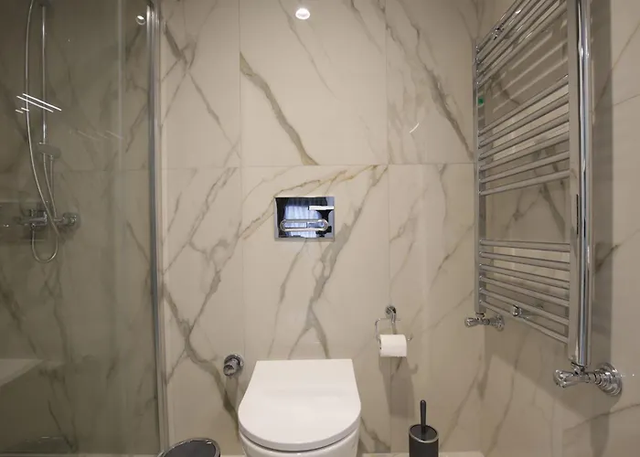 Urban Oasis 16th Floor Penthouse, Center, Free Private Parking