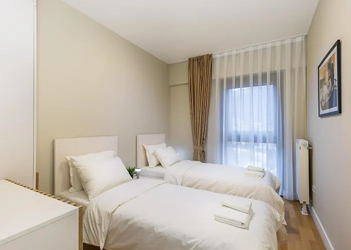 Urban Oasis 16th Floor Penthouse, Center, Free Private Parking Apartment *