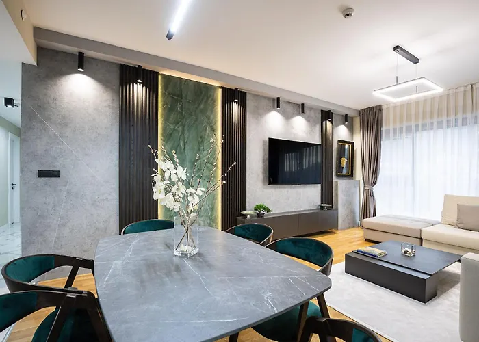 Urban Oasis 16th Floor Penthouse, Center, Free Private Parking *