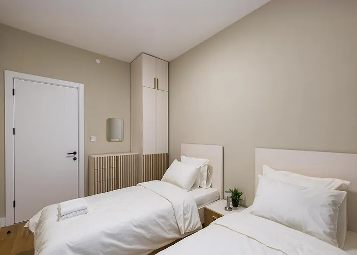 Urban Oasis 16th Floor Penthouse, Center, Free Private Parking