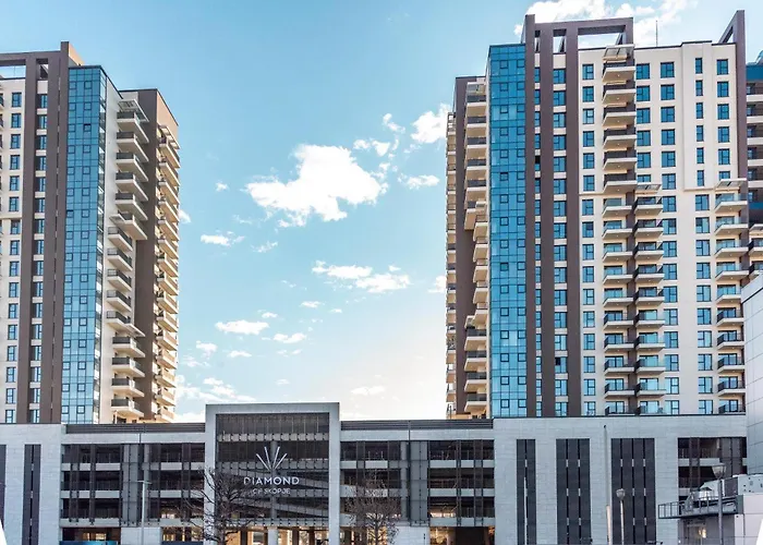 Urban Oasis 16th Floor Penthouse, Center, Free Private Parking Apartment